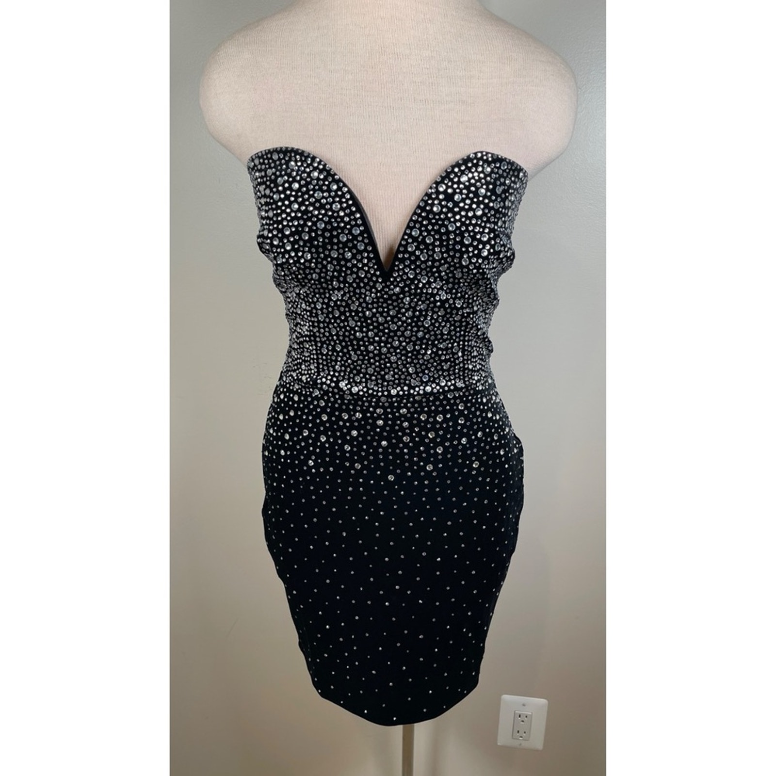 Alex Perry Strapless Sweetheart Crystal Embellished Velvet Black Mini Dress Sz 6 — image 3 of 8